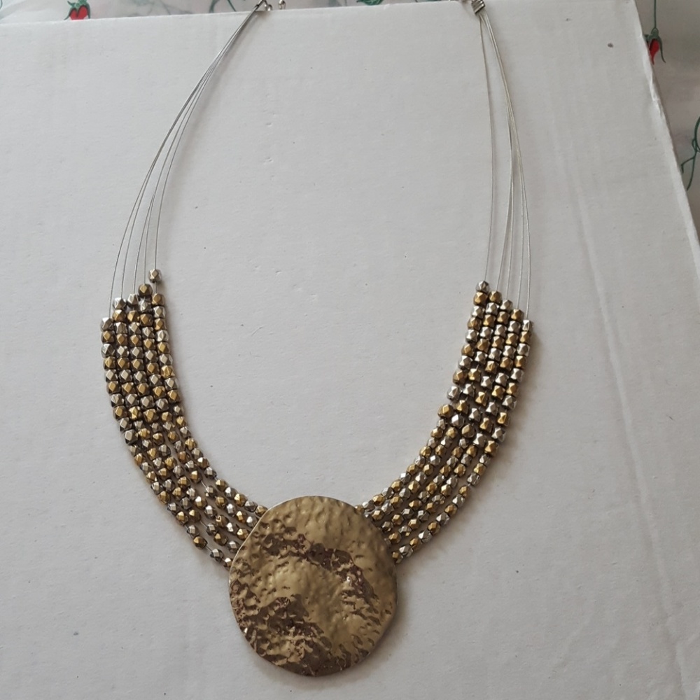 Silver and gold colored necklace - Picture 3 of 3